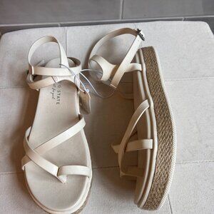 *BRAND NEW* White Platform Sandals